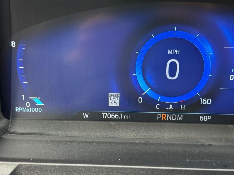 Ford Explorer Vehicle Full-screen Gallery Image 28