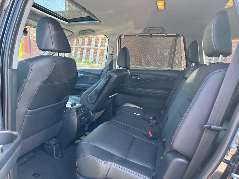 Honda Pilot Vehicle Full-screen Gallery Image 11