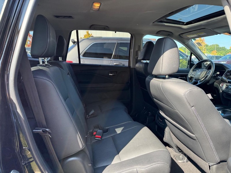 Honda Pilot Vehicle Full-screen Gallery Image 15