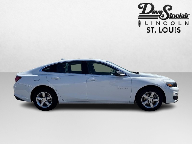Chevrolet Malibu Vehicle Full-screen Gallery Image 04