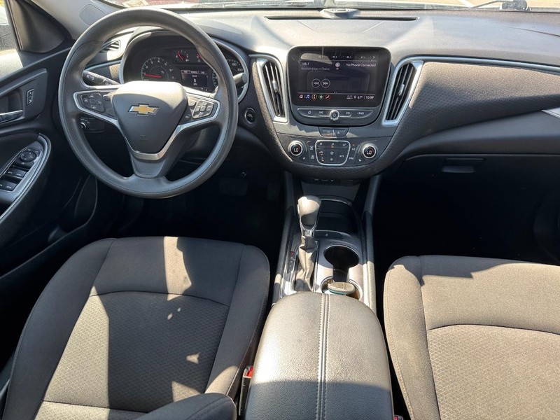Chevrolet Malibu Vehicle Full-screen Gallery Image 14