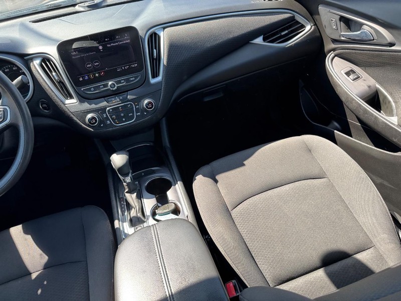 Chevrolet Malibu Vehicle Full-screen Gallery Image 15
