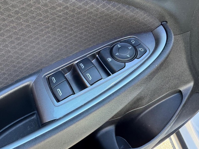 Chevrolet Malibu Vehicle Full-screen Gallery Image 17