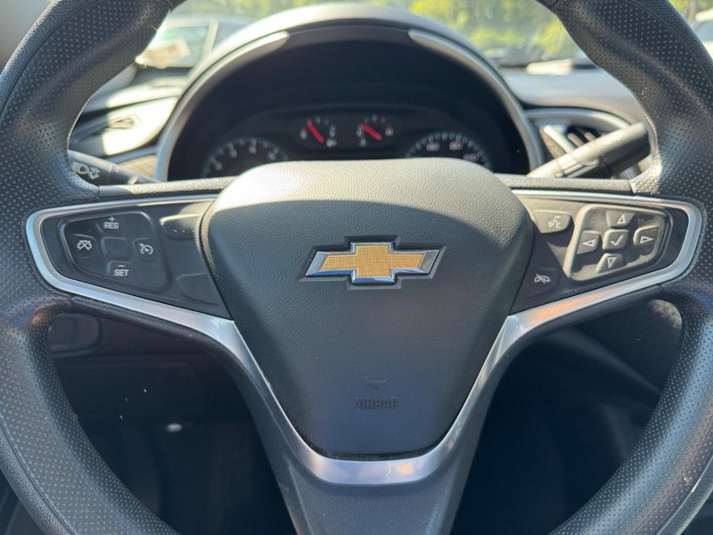 Chevrolet Malibu Vehicle Full-screen Gallery Image 18