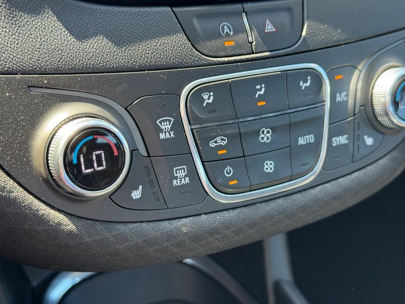 Chevrolet Malibu Vehicle Full-screen Gallery Image 21