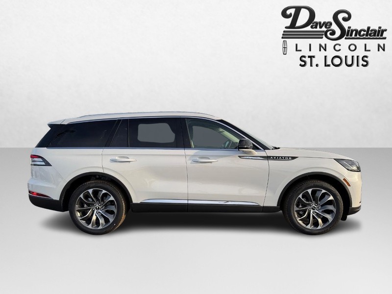 Lincoln Aviator Vehicle Full-screen Gallery Image 04