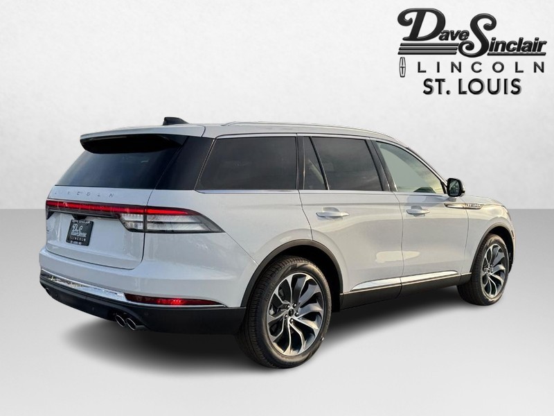 Lincoln Aviator Vehicle Full-screen Gallery Image 05