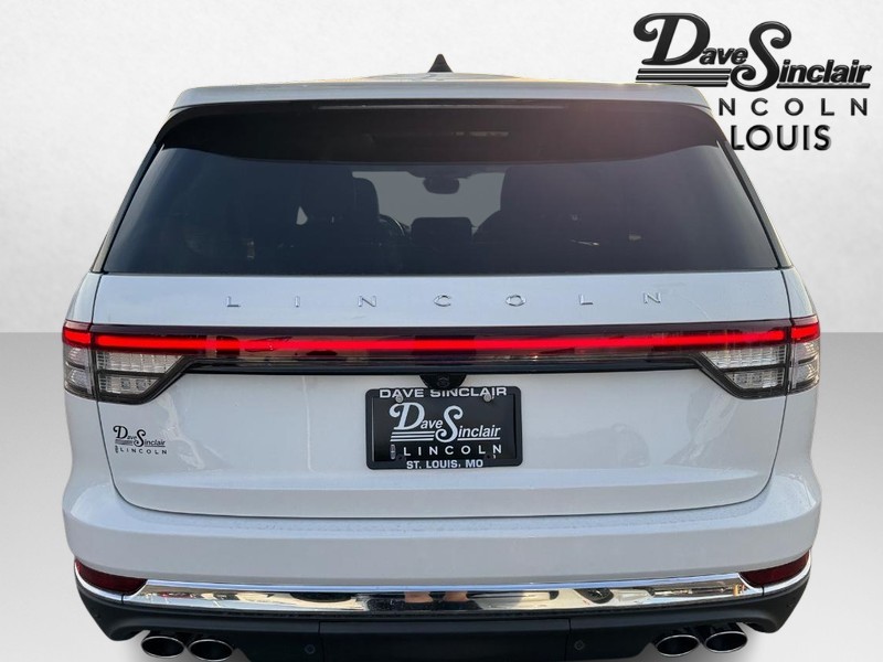 Lincoln Aviator Vehicle Full-screen Gallery Image 06