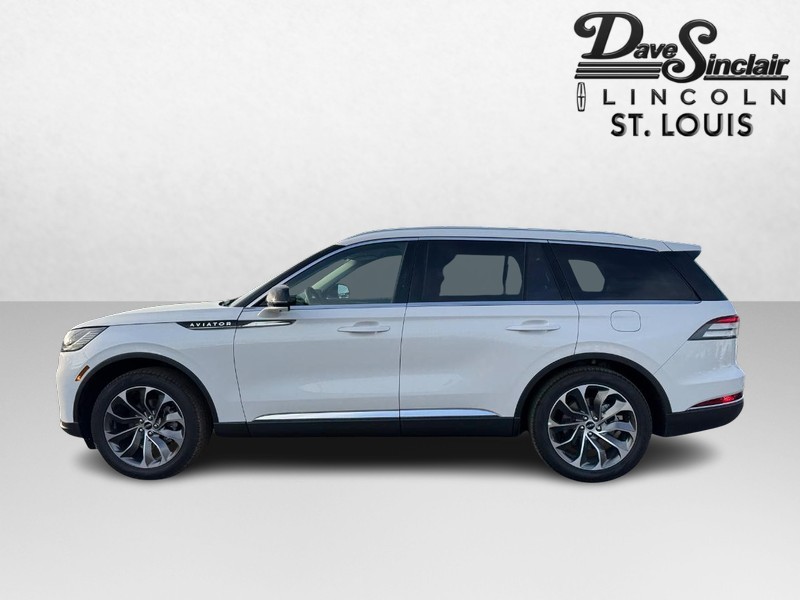 Lincoln Aviator Vehicle Full-screen Gallery Image 09