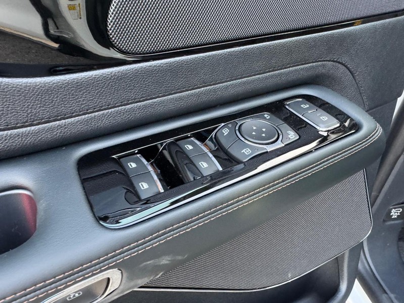 Lincoln Aviator Vehicle Full-screen Gallery Image 19