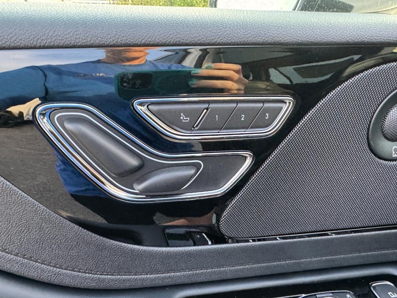 Lincoln Aviator Vehicle Full-screen Gallery Image 20