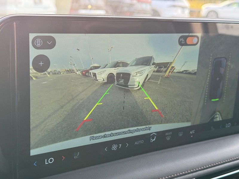 Lincoln Aviator Vehicle Full-screen Gallery Image 25