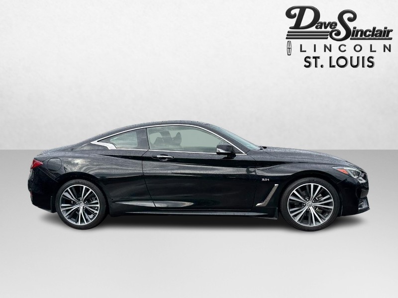 INFINITI Q60 Vehicle Full-screen Gallery Image 04