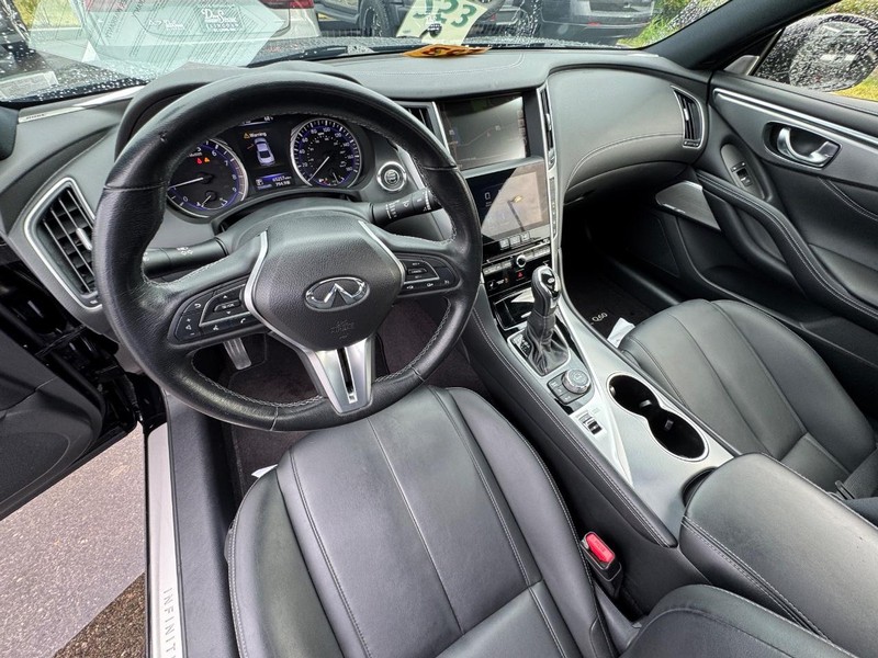 INFINITI Q60 Vehicle Full-screen Gallery Image 13