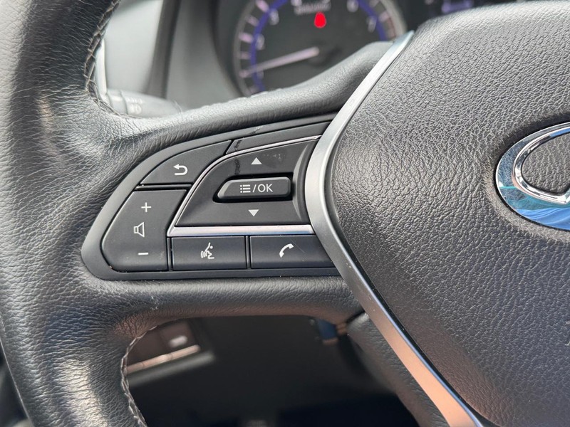 INFINITI Q60 Vehicle Full-screen Gallery Image 19