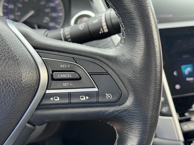 INFINITI Q60 Vehicle Full-screen Gallery Image 20