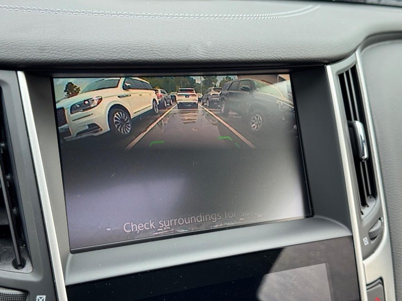 INFINITI Q60 Vehicle Full-screen Gallery Image 22