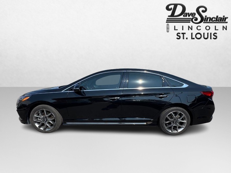Hyundai Sonata Vehicle Full-screen Gallery Image 09