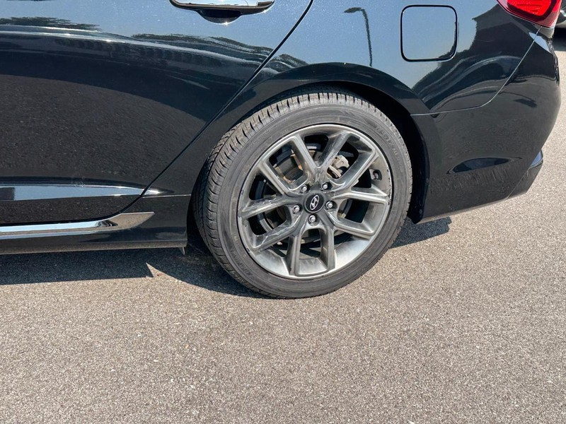 Hyundai Sonata Vehicle Full-screen Gallery Image 10
