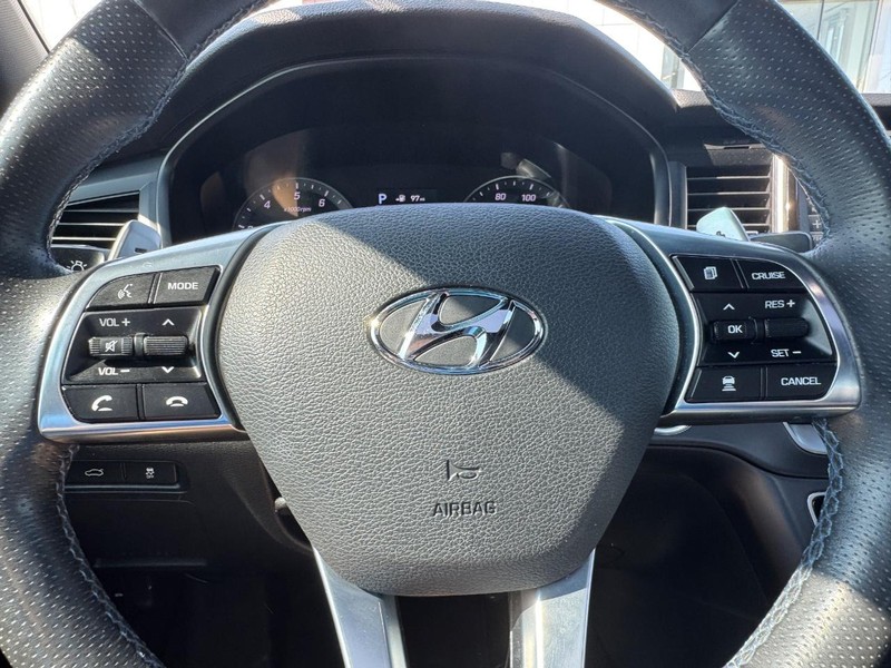 Hyundai Sonata Vehicle Full-screen Gallery Image 20