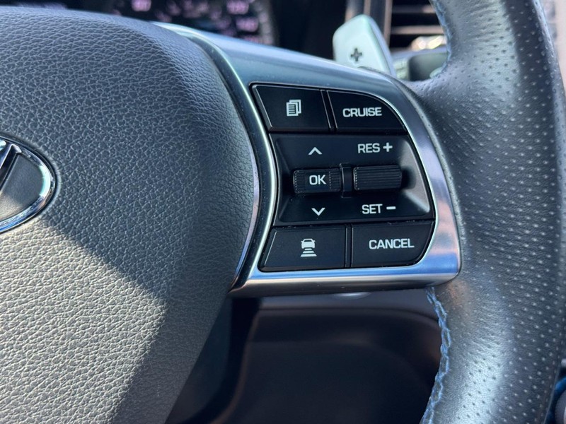 Hyundai Sonata Vehicle Full-screen Gallery Image 22
