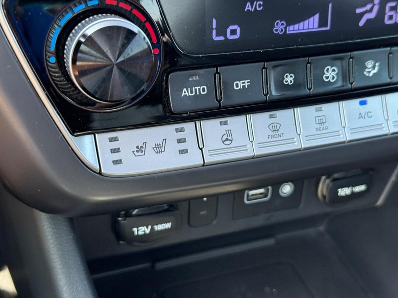 Hyundai Sonata Vehicle Full-screen Gallery Image 23