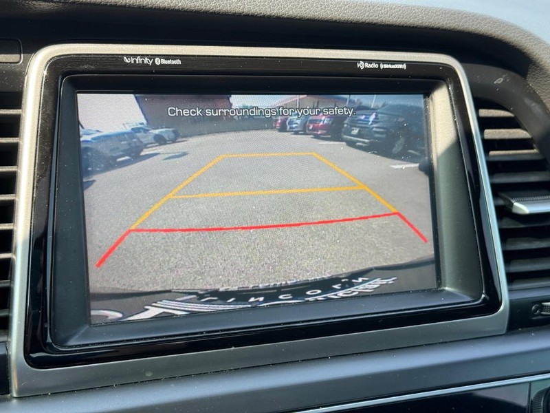 Hyundai Sonata Vehicle Full-screen Gallery Image 24