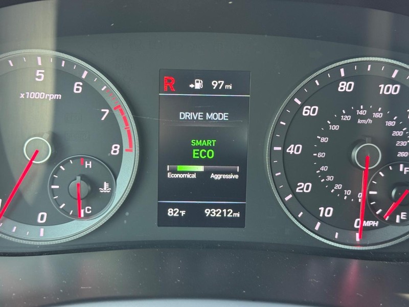 Hyundai Sonata Vehicle Full-screen Gallery Image 25