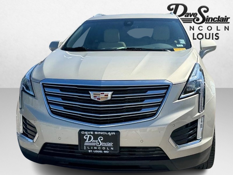 Cadillac XT5 Vehicle Full-screen Gallery Image 02