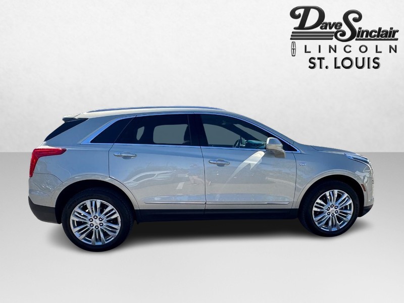 Cadillac XT5 Vehicle Full-screen Gallery Image 04