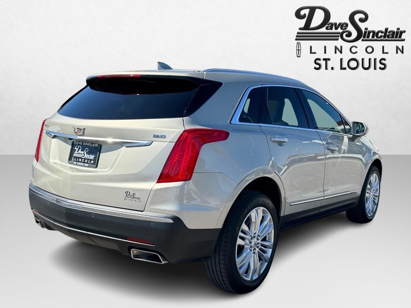 Cadillac XT5 Vehicle Full-screen Gallery Image 05