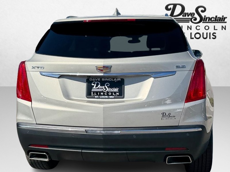 Cadillac XT5 Vehicle Full-screen Gallery Image 06