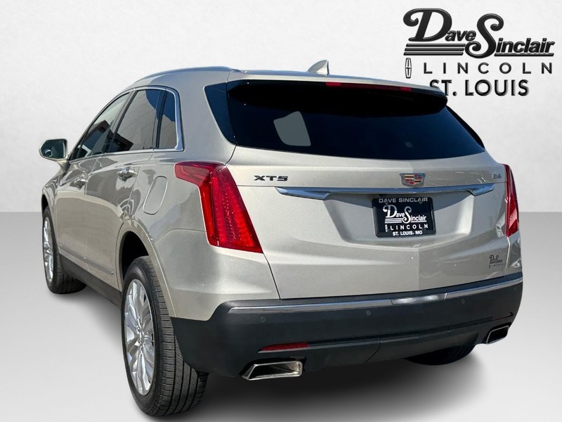 Cadillac XT5 Vehicle Full-screen Gallery Image 07