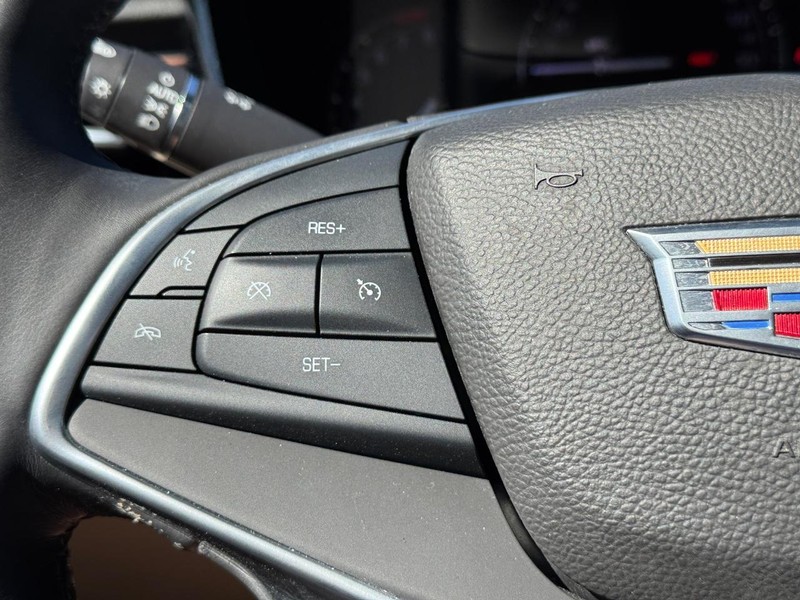 Cadillac XT5 Vehicle Full-screen Gallery Image 21