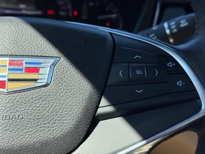 Cadillac XT5 Vehicle Full-screen Gallery Image 22
