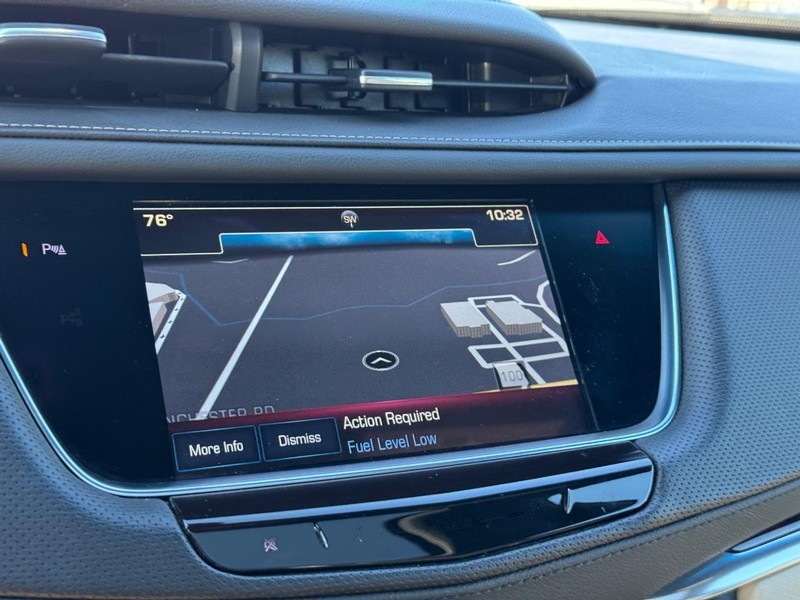 Cadillac XT5 Vehicle Full-screen Gallery Image 23
