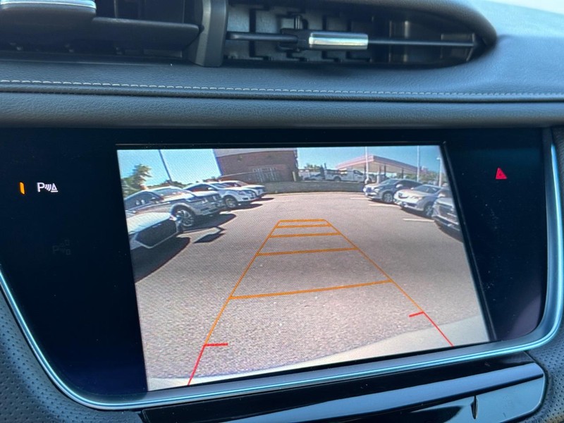 Cadillac XT5 Vehicle Full-screen Gallery Image 25
