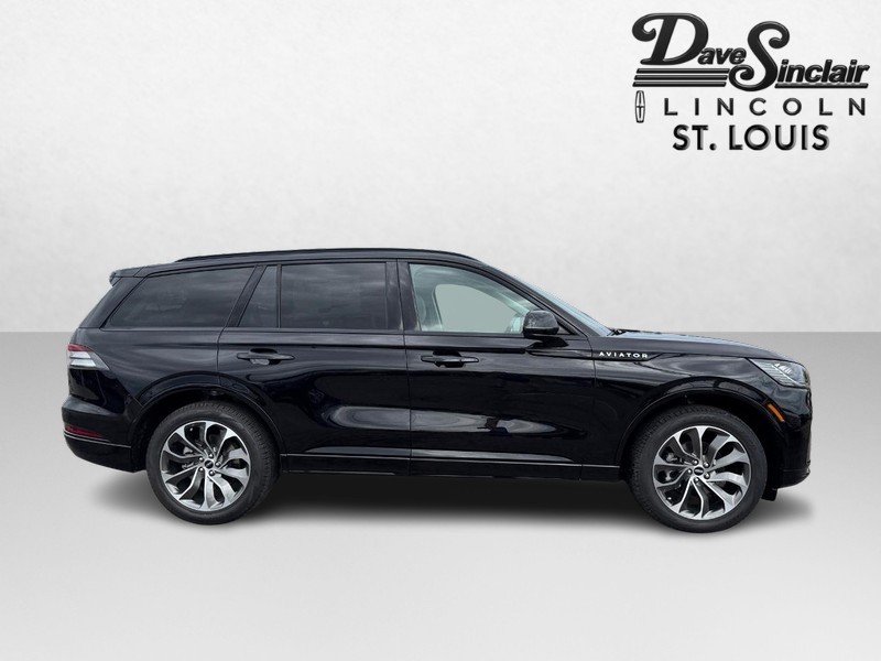 Lincoln Aviator Vehicle Full-screen Gallery Image 04