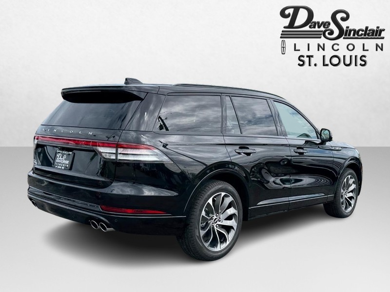 Lincoln Aviator Vehicle Full-screen Gallery Image 05