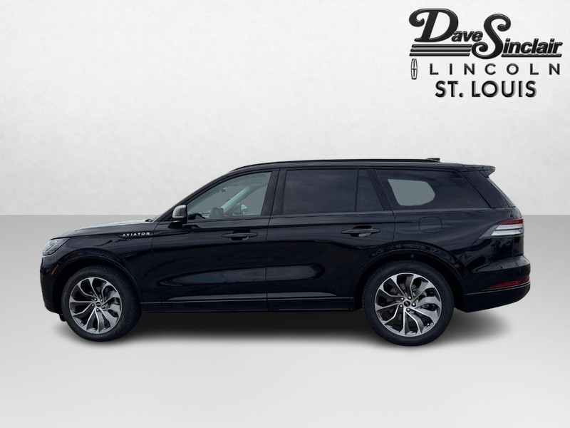 Lincoln Aviator Vehicle Full-screen Gallery Image 09