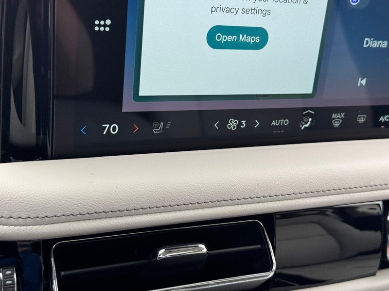 Lincoln Aviator Vehicle Full-screen Gallery Image 25
