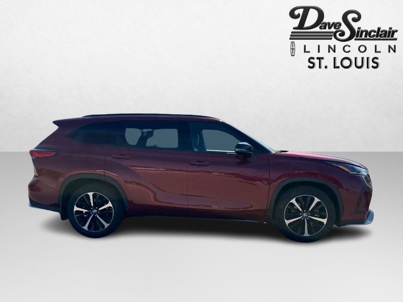Toyota Highlander Vehicle Full-screen Gallery Image 04