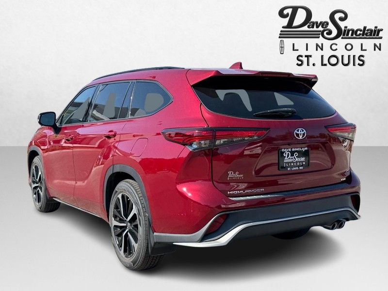 Toyota Highlander Vehicle Full-screen Gallery Image 07