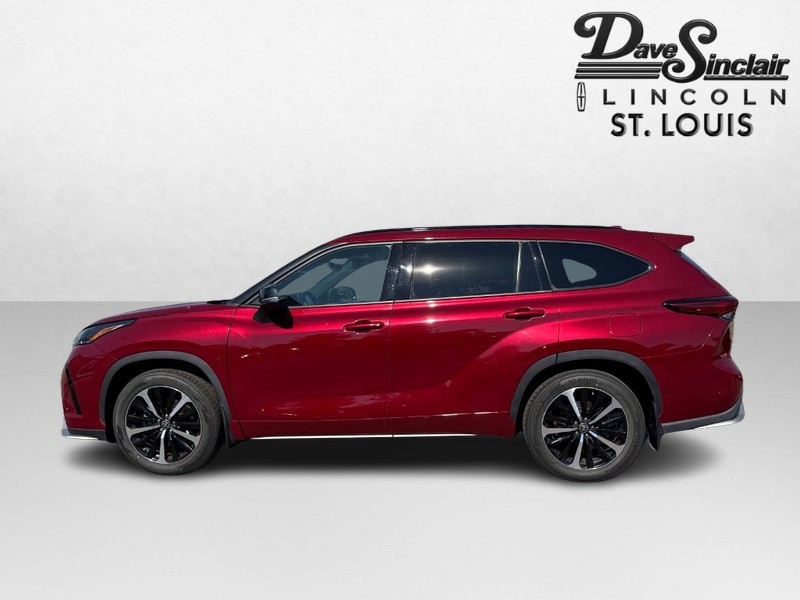 Toyota Highlander Vehicle Full-screen Gallery Image 09
