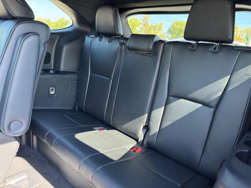 Toyota Highlander Vehicle Full-screen Gallery Image 10