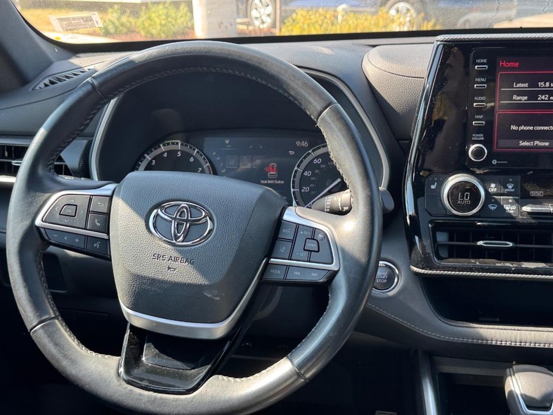 Toyota Highlander Vehicle Full-screen Gallery Image 16