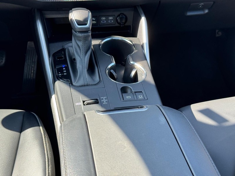 Toyota Highlander Vehicle Full-screen Gallery Image 18