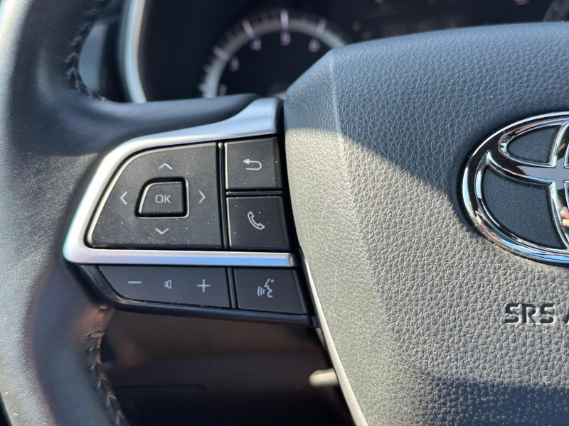 Toyota Highlander Vehicle Full-screen Gallery Image 22