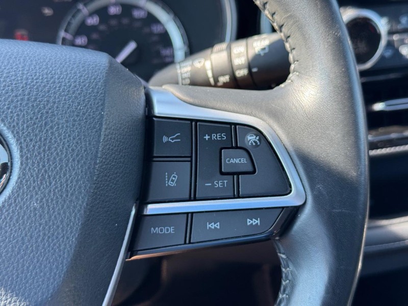 Toyota Highlander Vehicle Full-screen Gallery Image 23