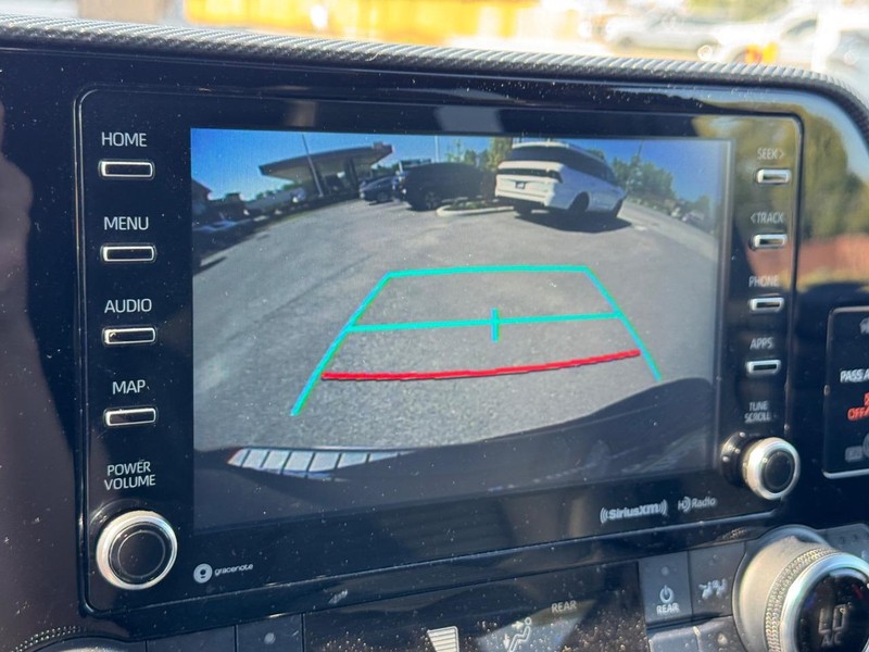 Toyota Highlander Vehicle Full-screen Gallery Image 25